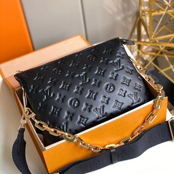 Louis Vuitton Chain Bags, Wallets - Picture 2 of 9